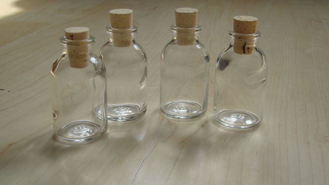 glazen flesje 6 cm met of zonder kurk