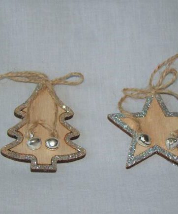 Hanger ster of boom zilver met belletjes