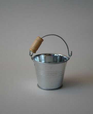 Emmer 5,5 cm met houten handvat