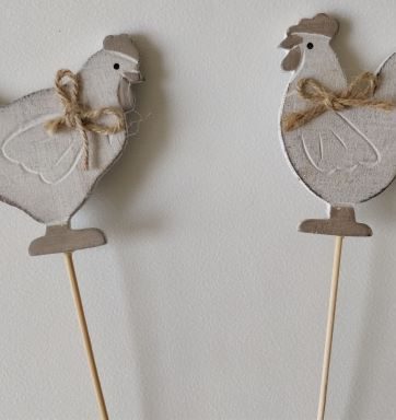 Houten haan of kip op stok