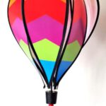 Gestreepte windspinner van 47 cm om buiten op te hangen zodat deze draait in de wind